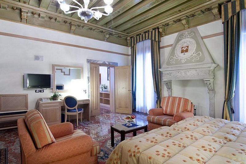 Отель Foscari Palace 4*